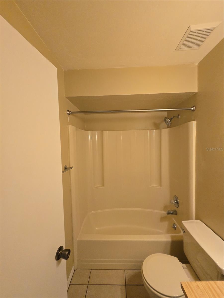 NORTHRIDGE - Residential Lease