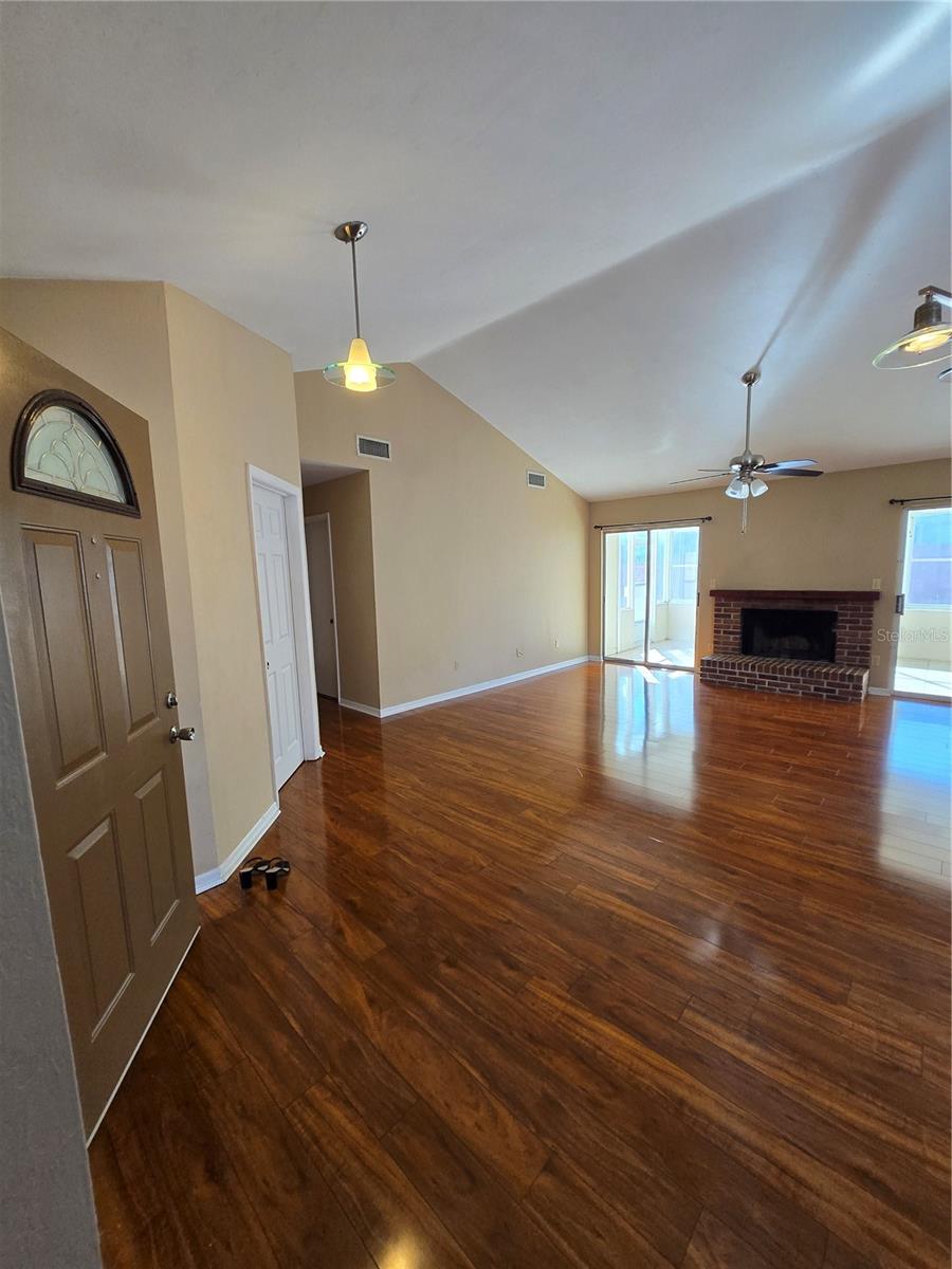 NORTHRIDGE - Residential Lease