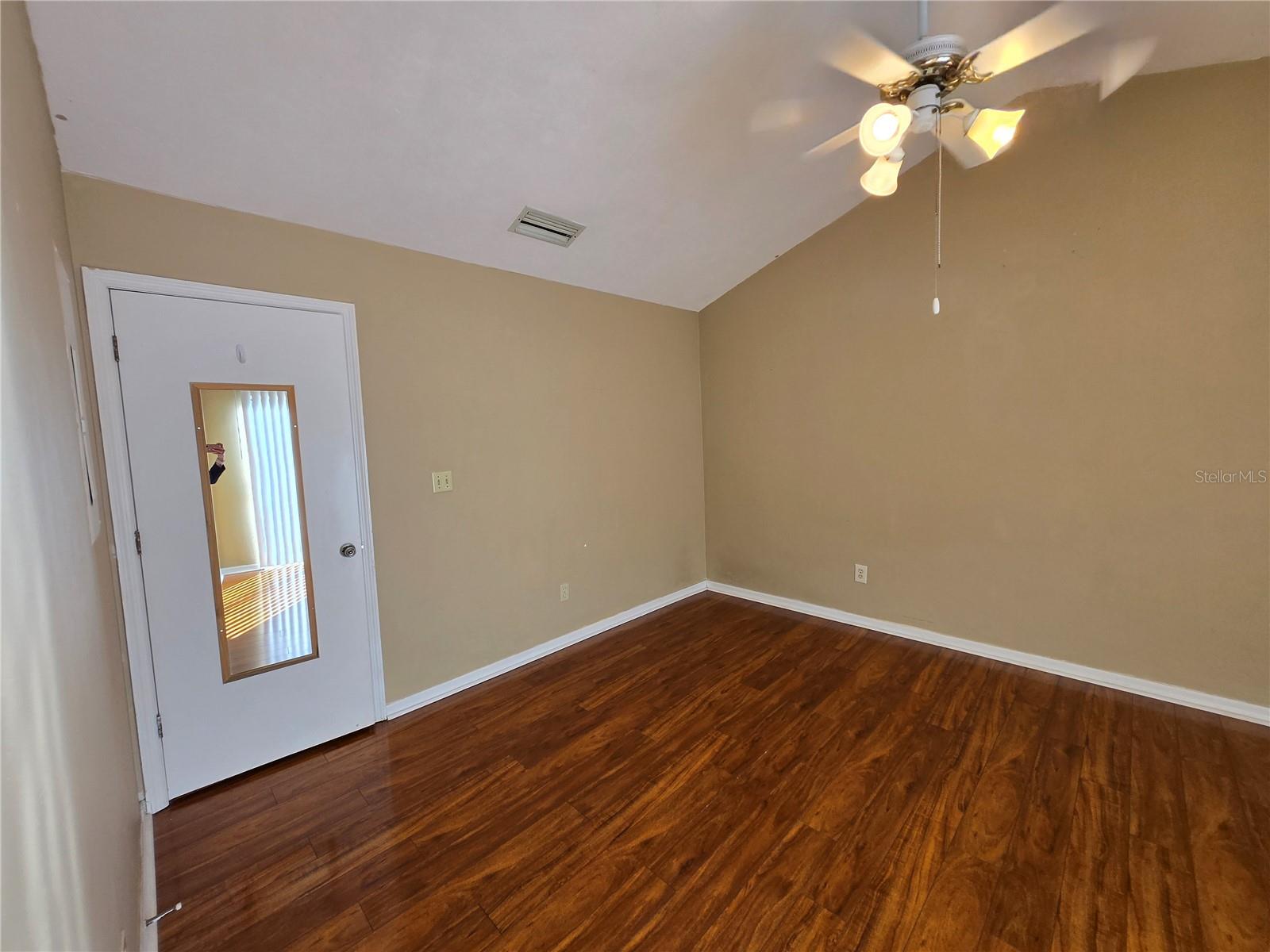 NORTHRIDGE - Residential Lease