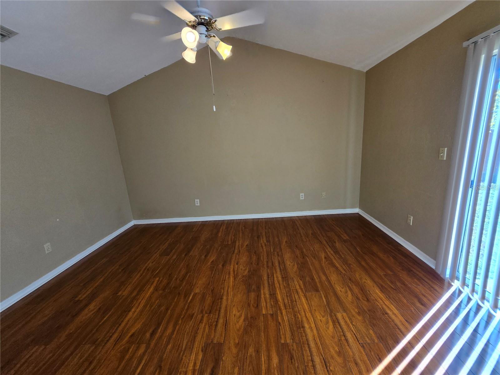 NORTHRIDGE - Residential Lease