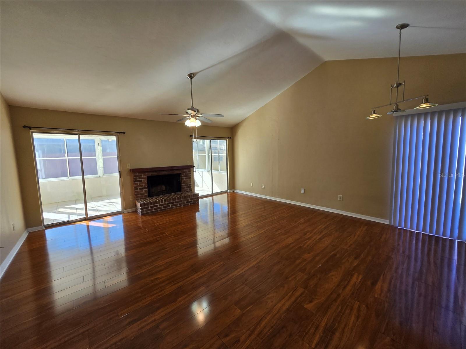 NORTHRIDGE - Residential Lease