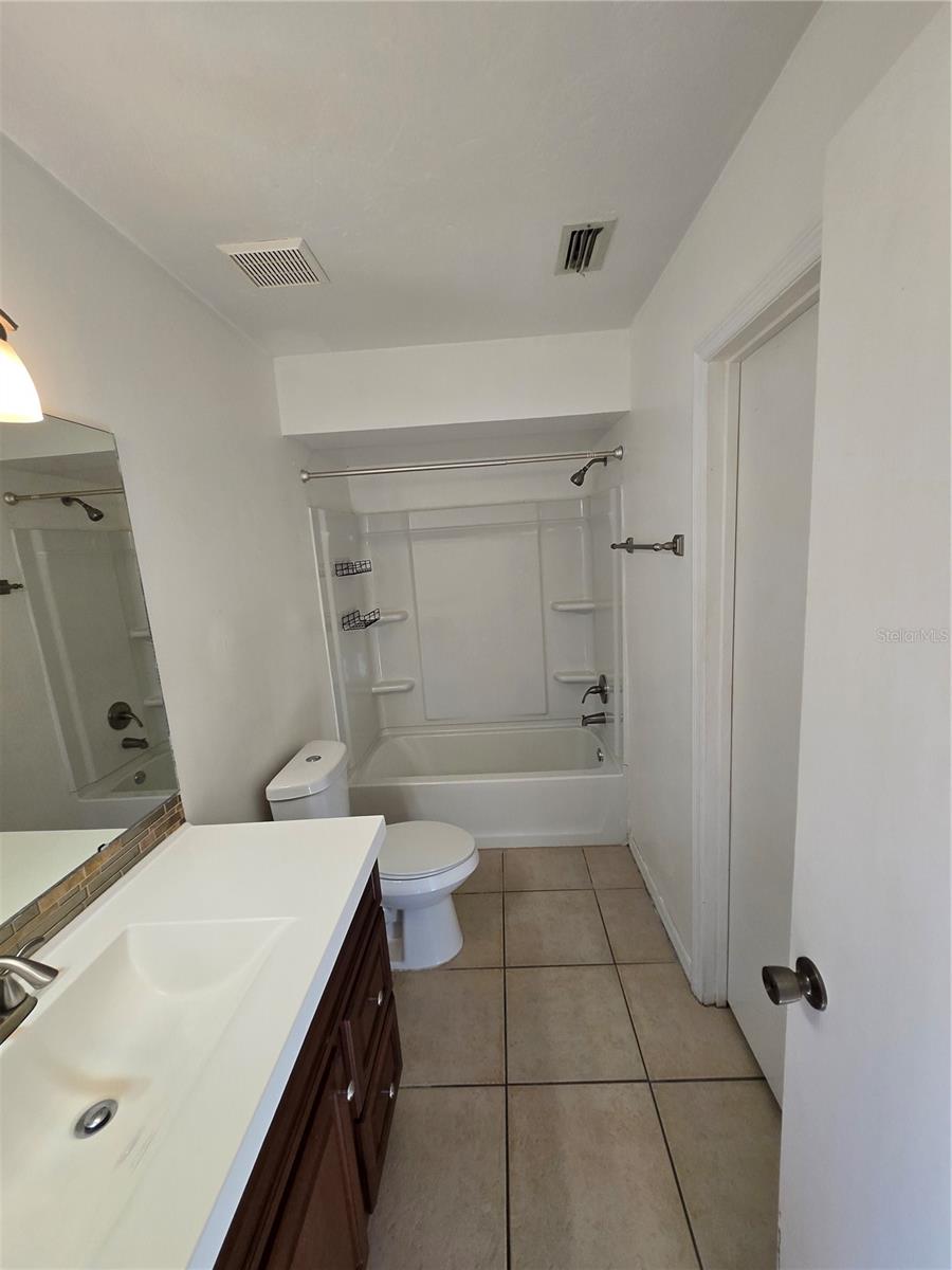 NORTHRIDGE - Residential Lease