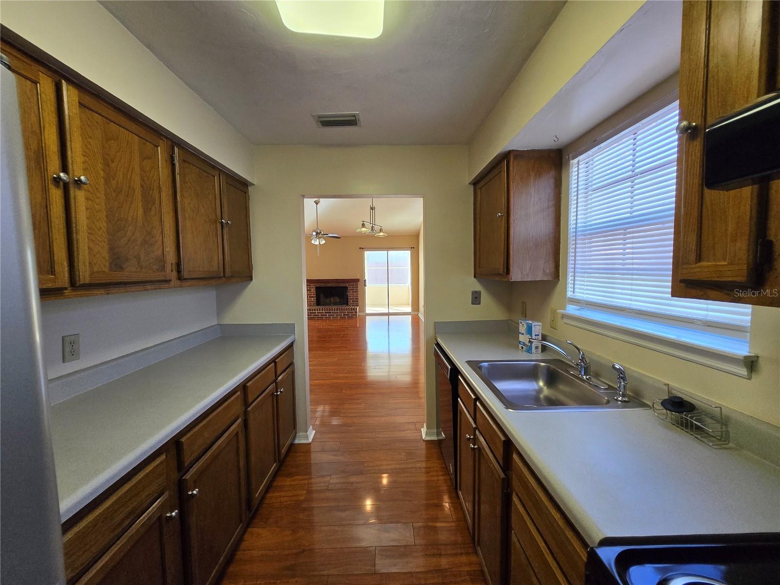 NORTHRIDGE - Residential Lease