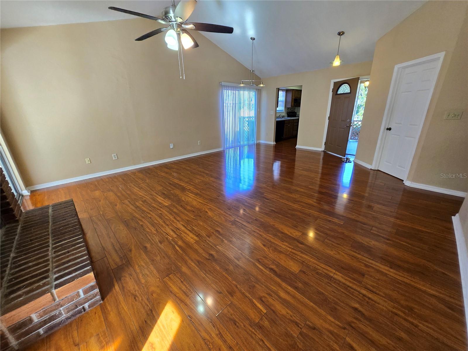 NORTHRIDGE - Residential Lease