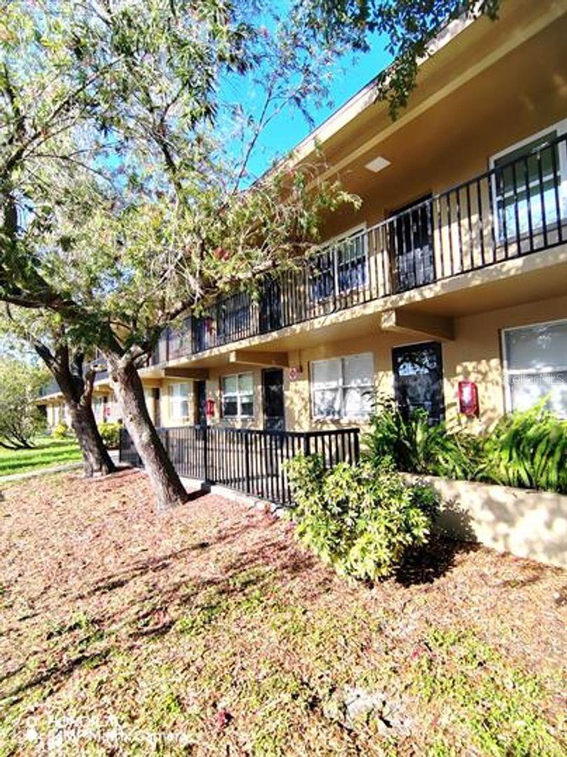 Don't miss out on this delightful 1-bedroom, 1-bathroom condo, ideally situated just minutes from the beach and popular shopping destinations. Whether you're a beach enthusiast, a shopping aficionado, or someone seeking a tranquil yet connected living space, this condo offers the perfect blend of comfort and convenience.
