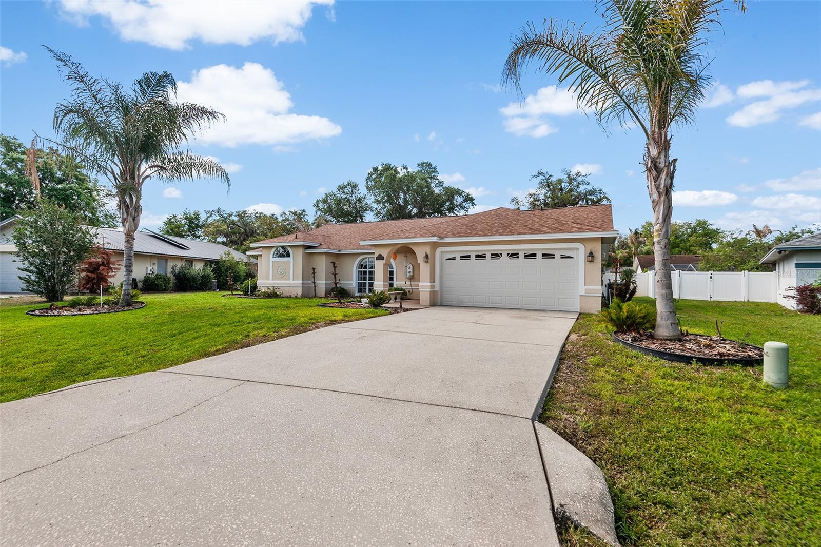 1557 KINSMAN WAY