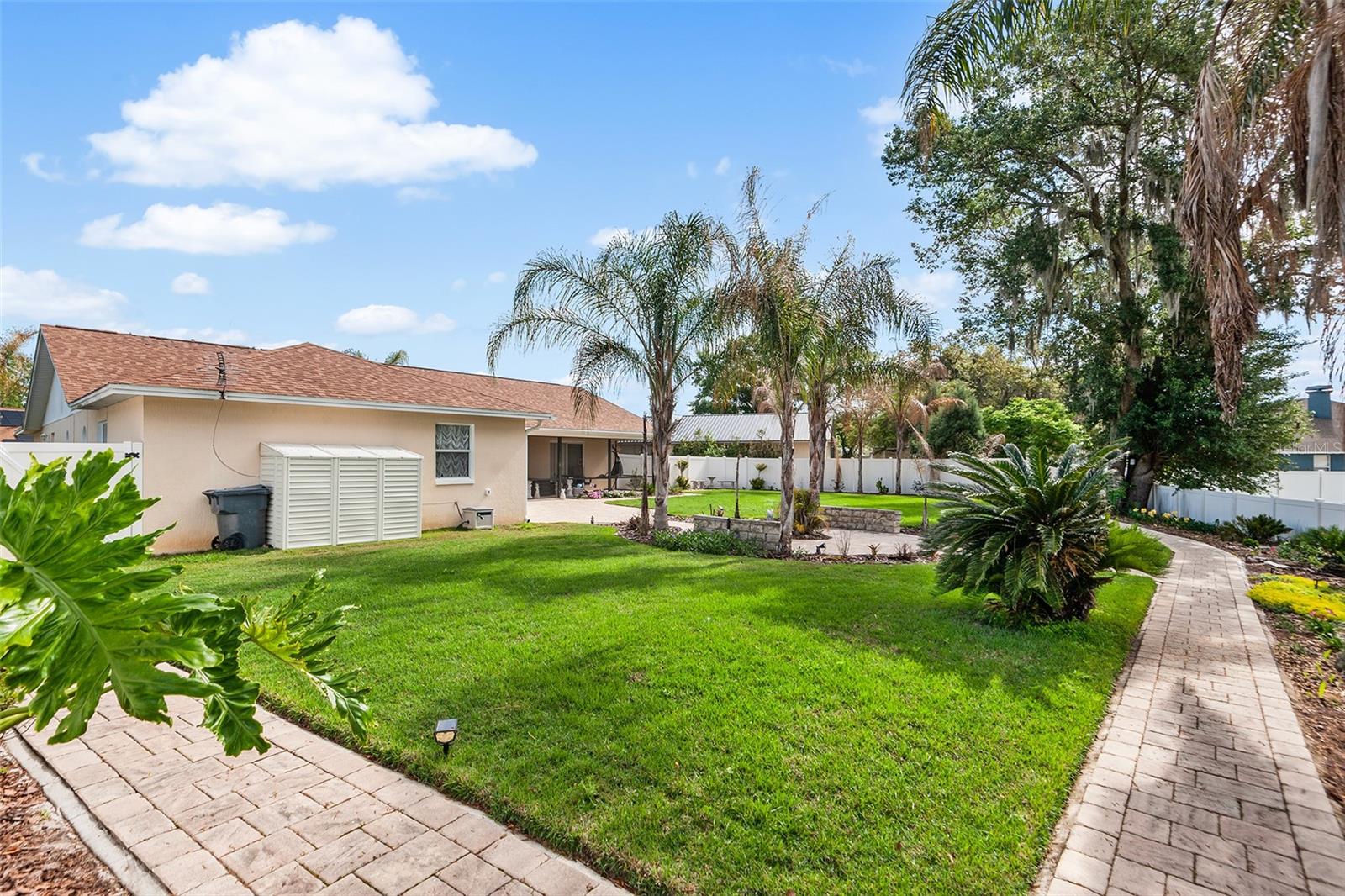 1557 KINSMAN WAY