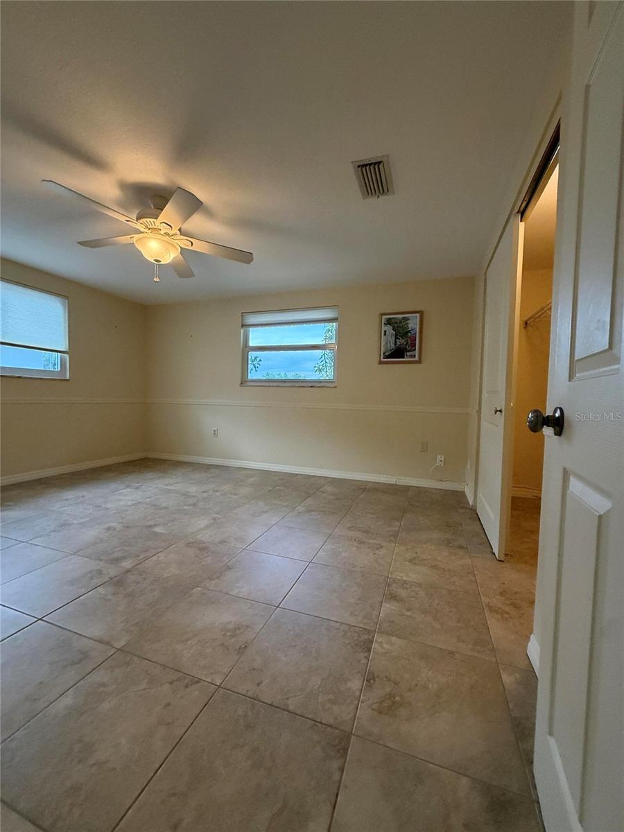 COUNTRY CLUB ESTATES - Residential