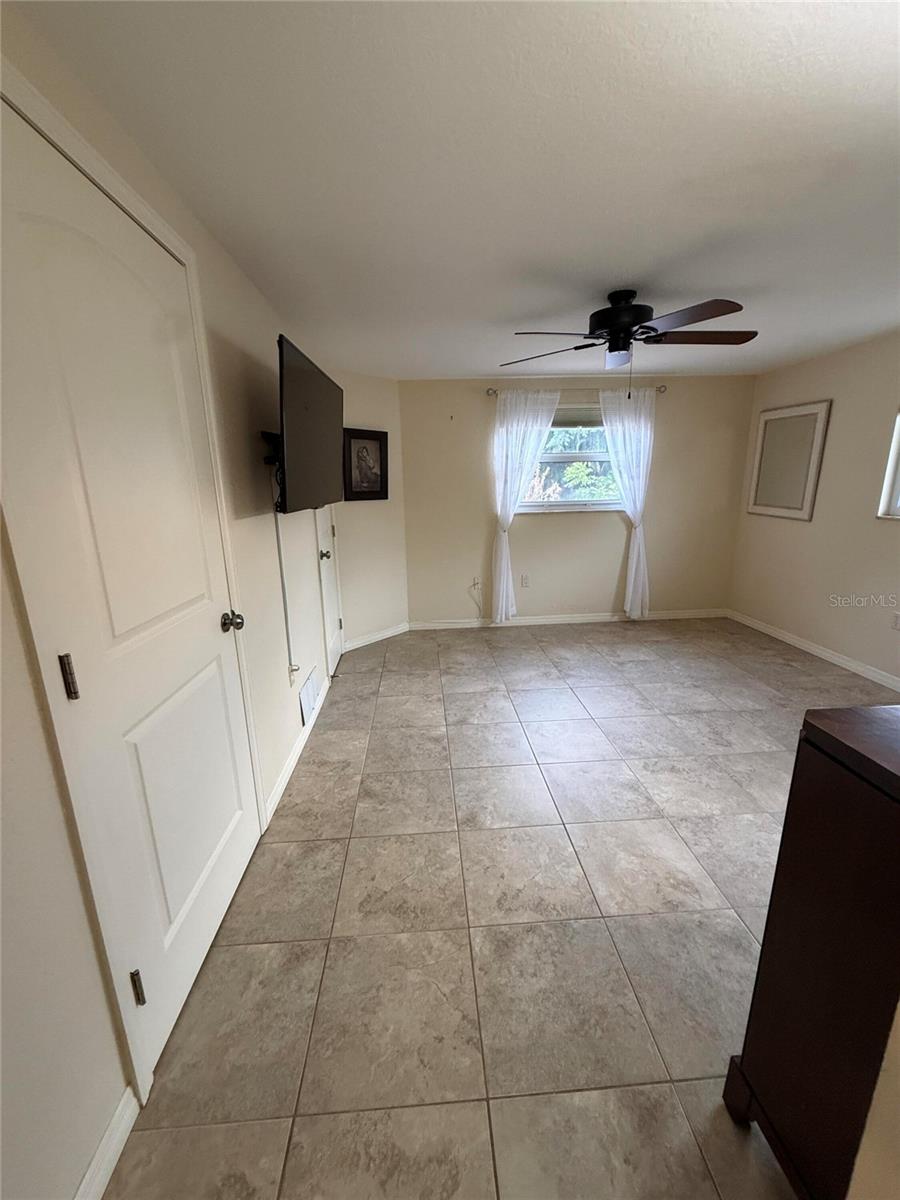 COUNTRY CLUB ESTATES - Residential