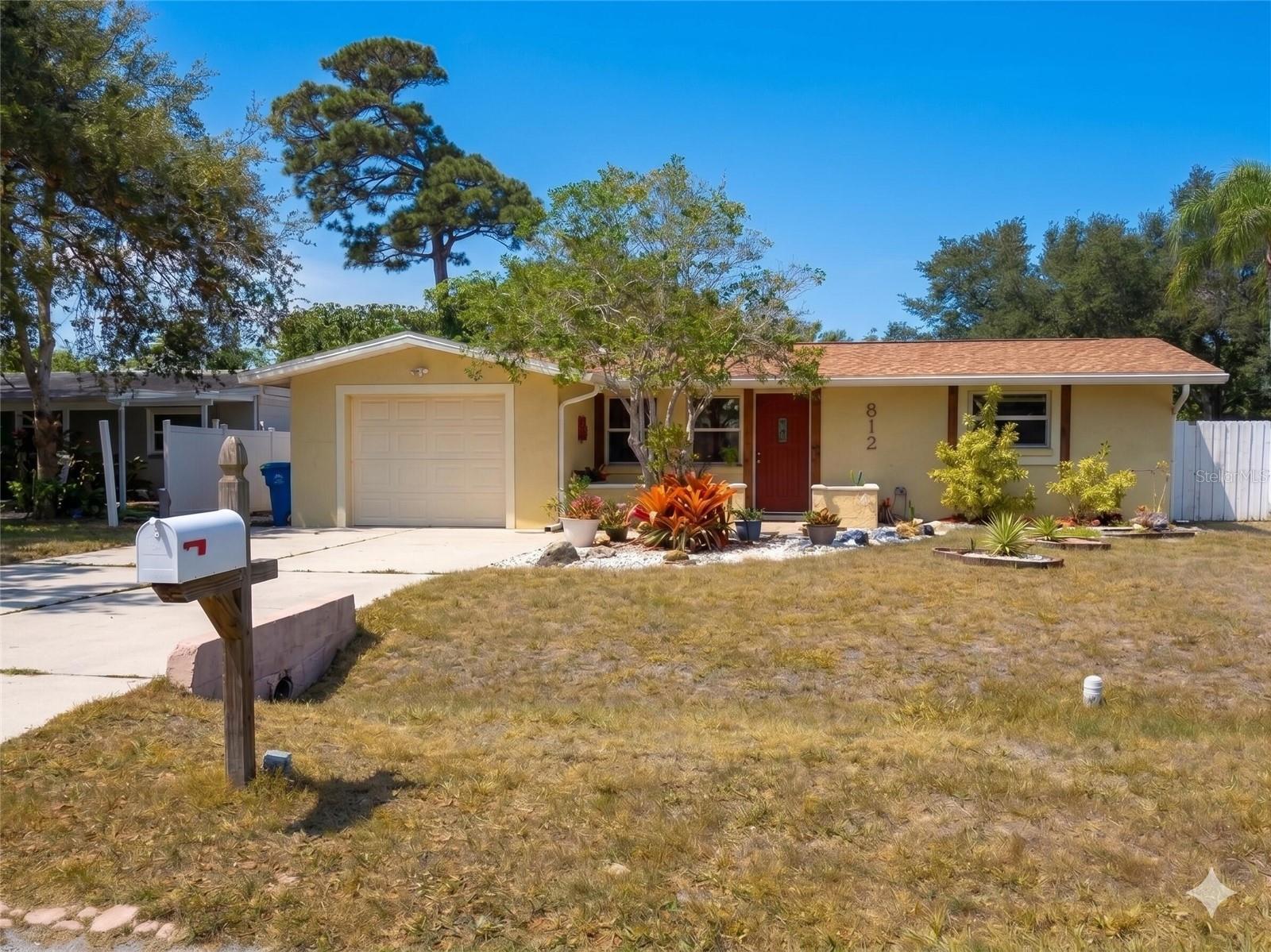 COUNTRY CLUB ESTATES - Residential