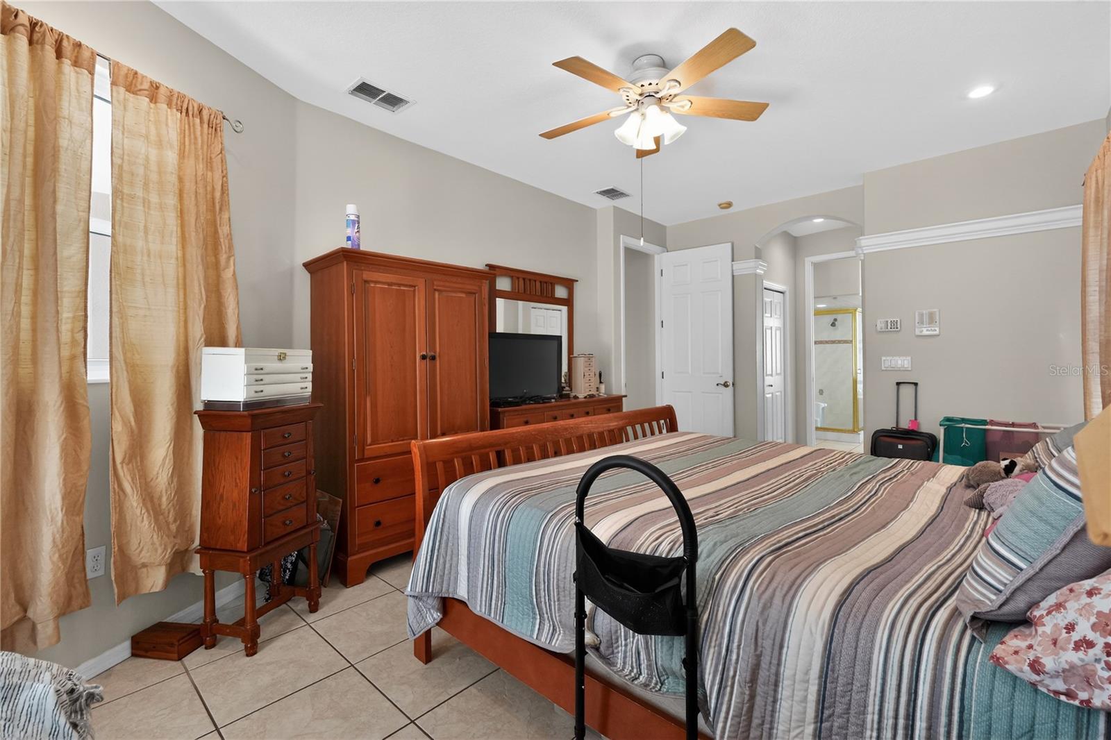 AUTUMN OAKS - Residential