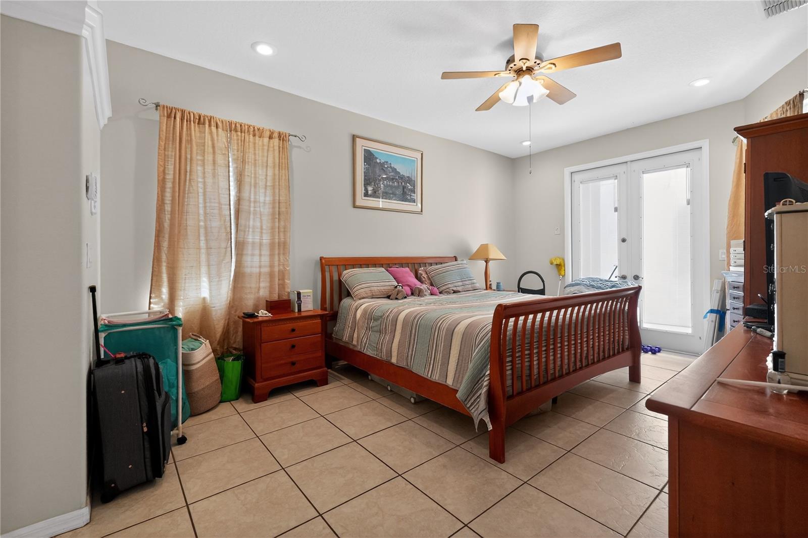 AUTUMN OAKS - Residential