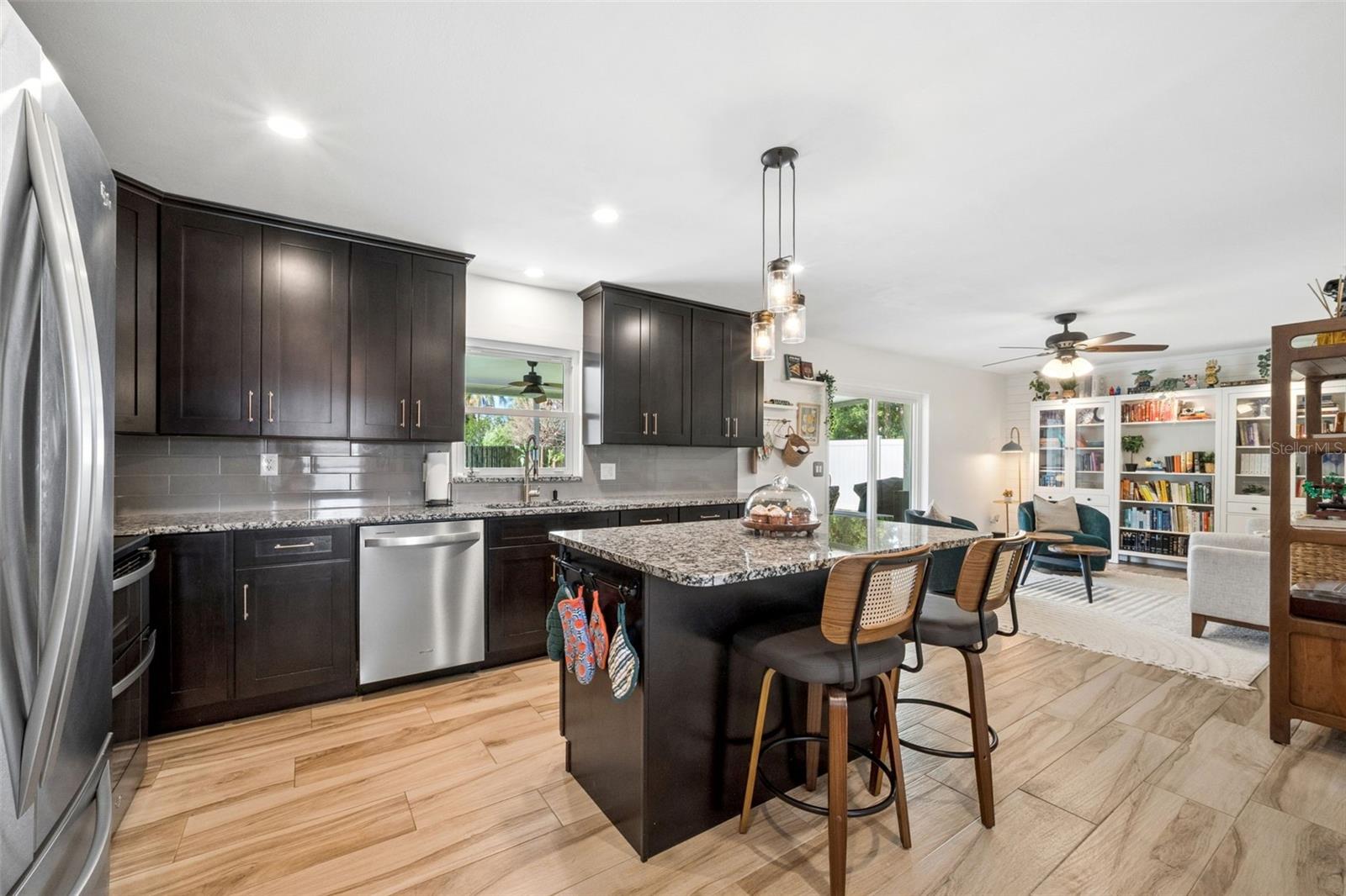 BROOKHOLLOW - Residential