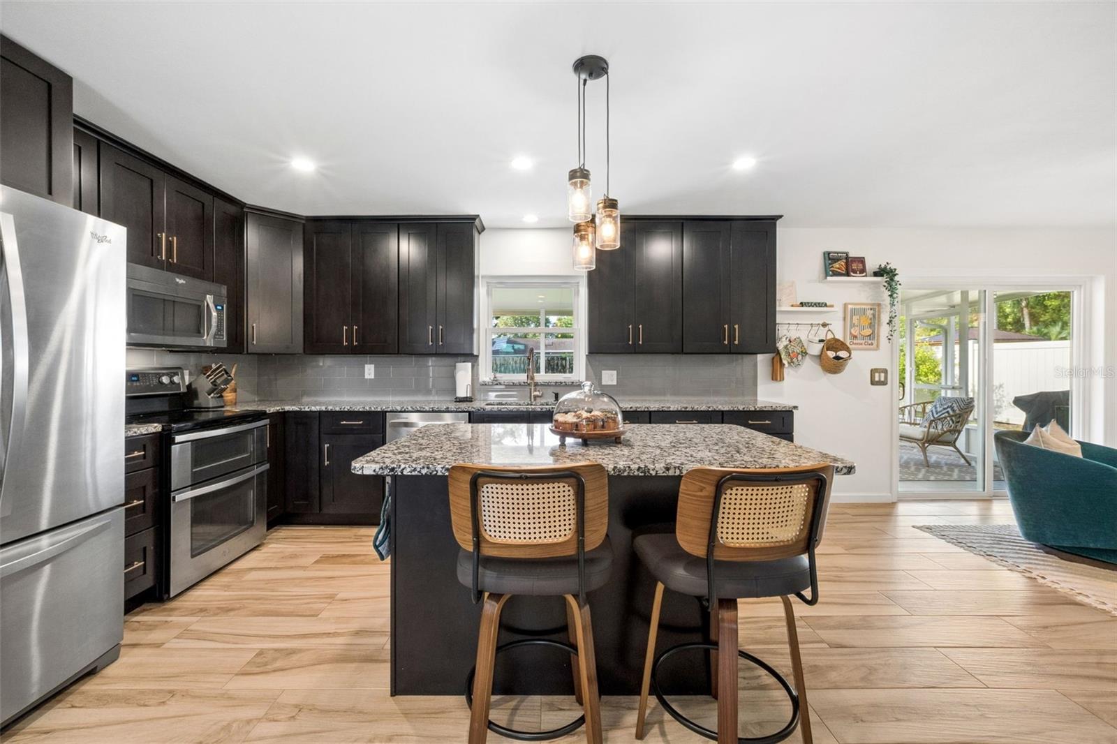 BROOKHOLLOW - Residential