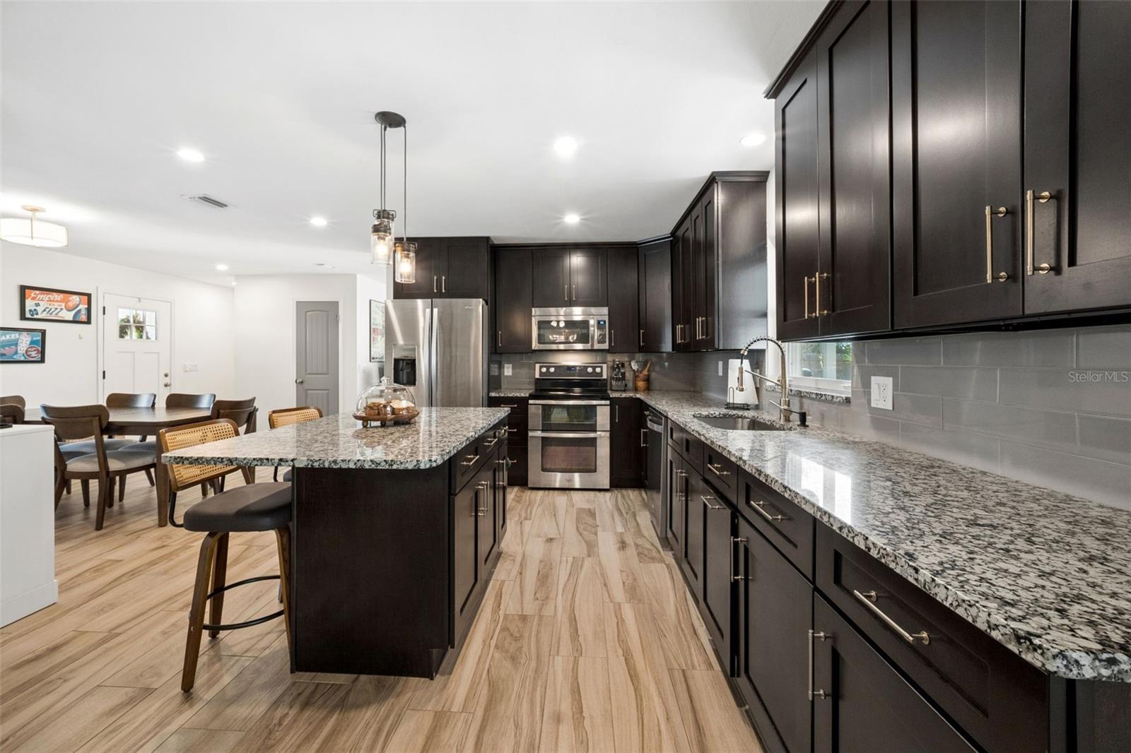 BROOKHOLLOW - Residential