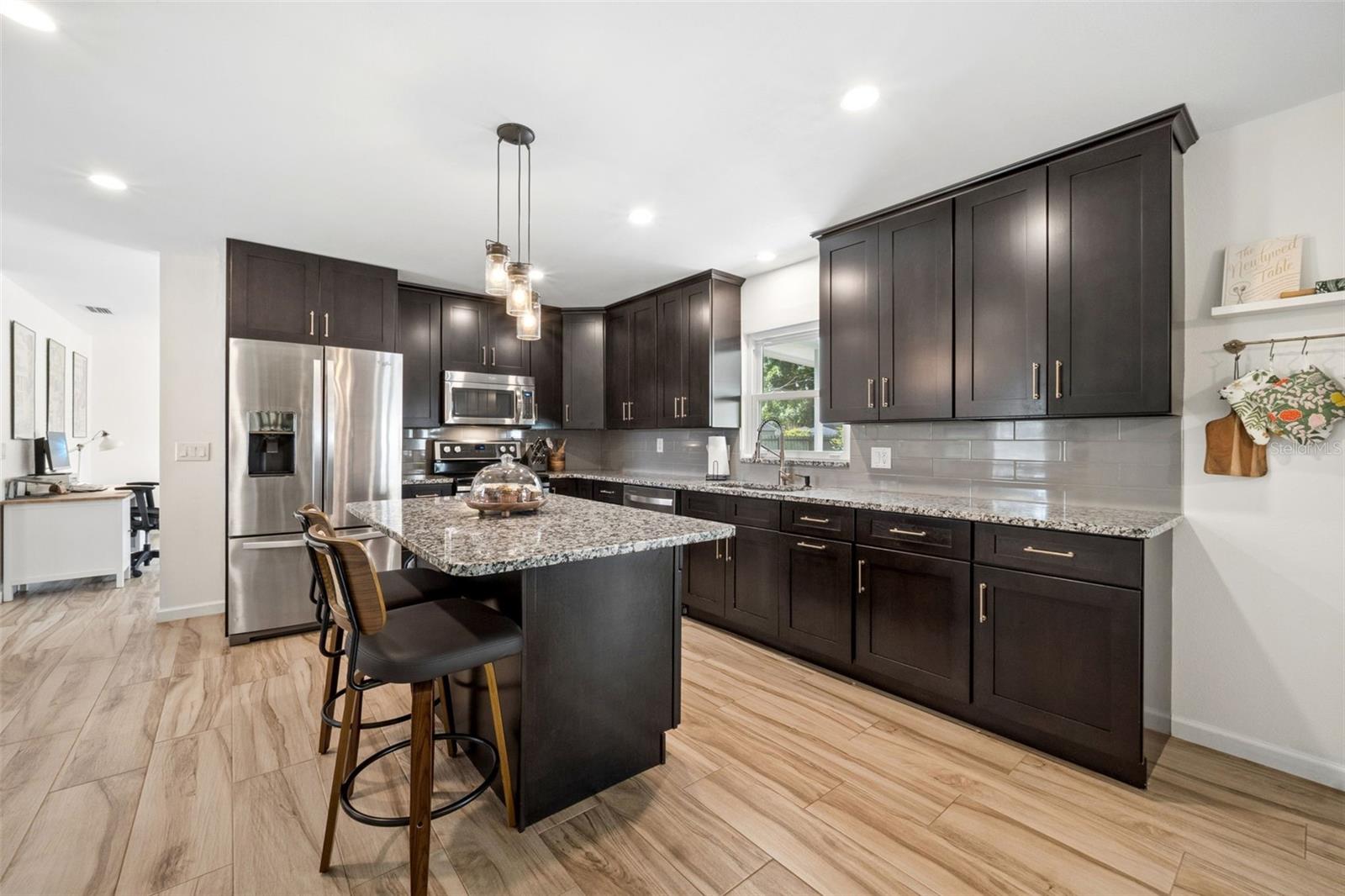 BROOKHOLLOW - Residential