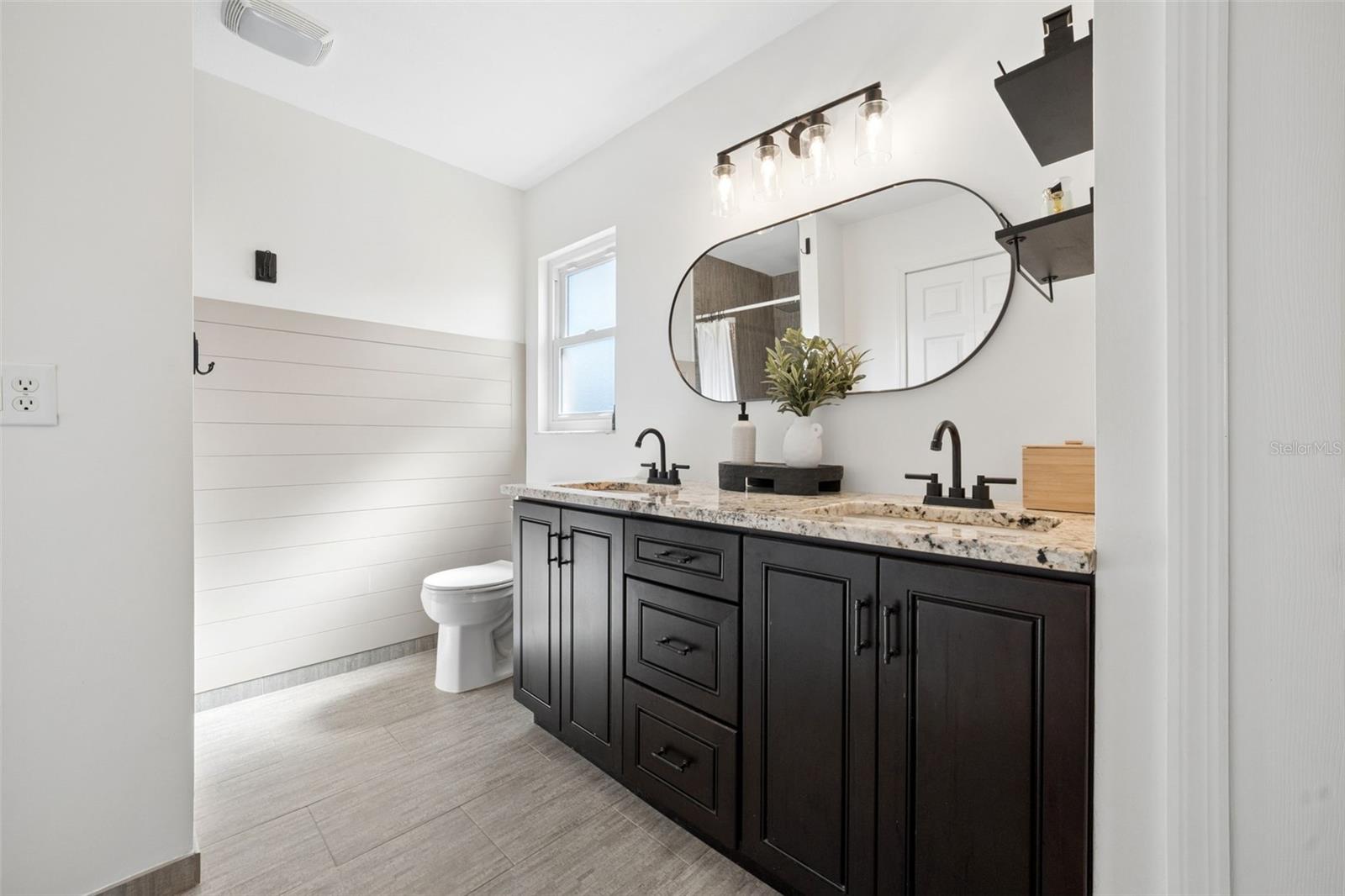 BROOKHOLLOW - Residential