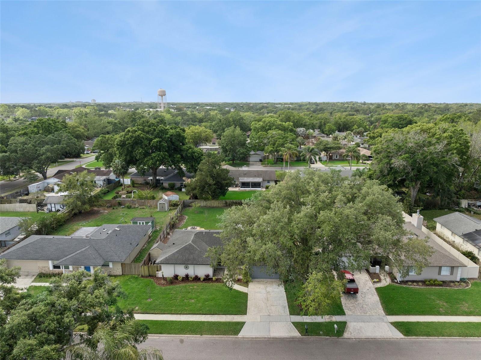 BROOKHOLLOW - Residential