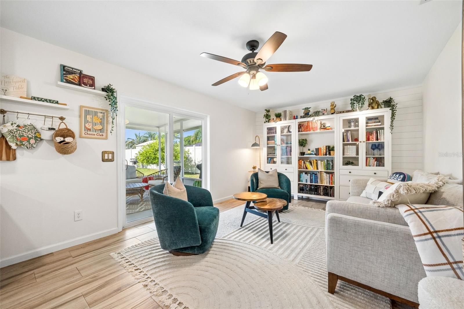 BROOKHOLLOW - Residential