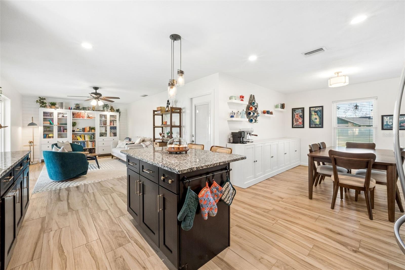 BROOKHOLLOW - Residential