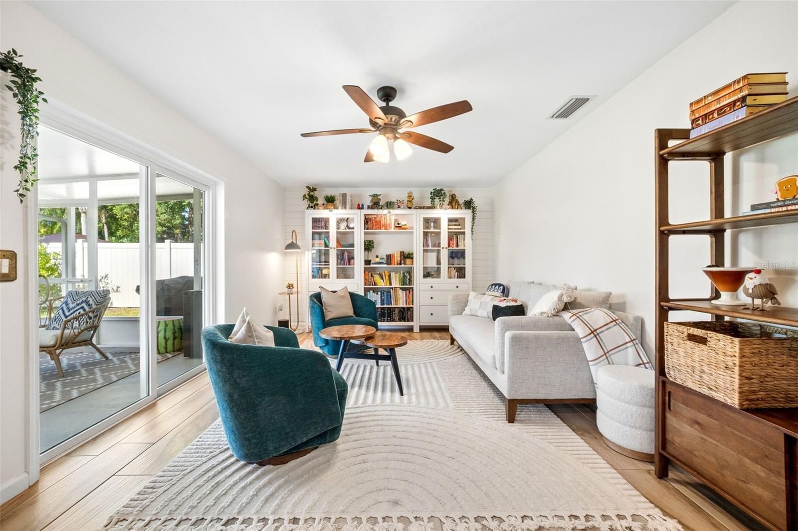 BROOKHOLLOW - Residential