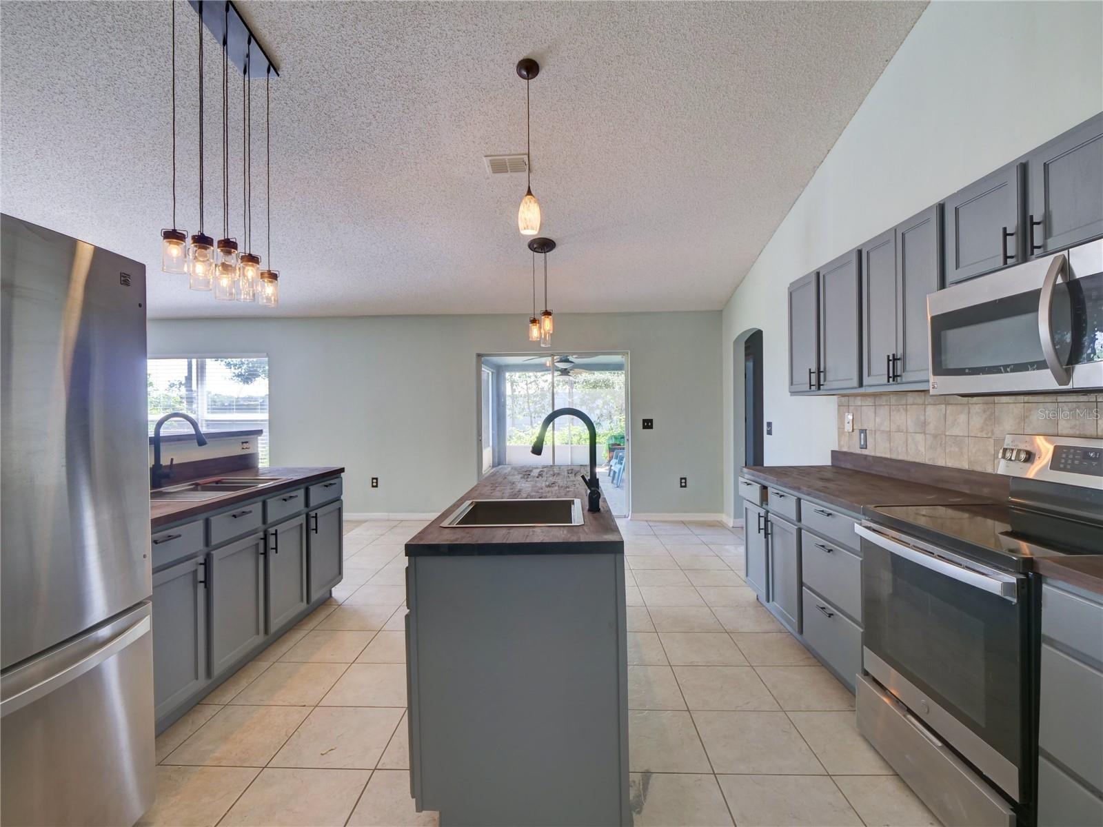 GROVELAND EAGLE PINES - Residential Lease