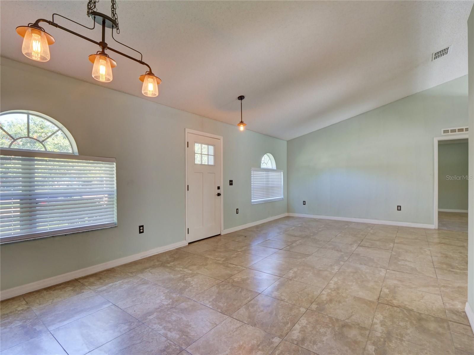 GROVELAND EAGLE PINES - Residential Lease