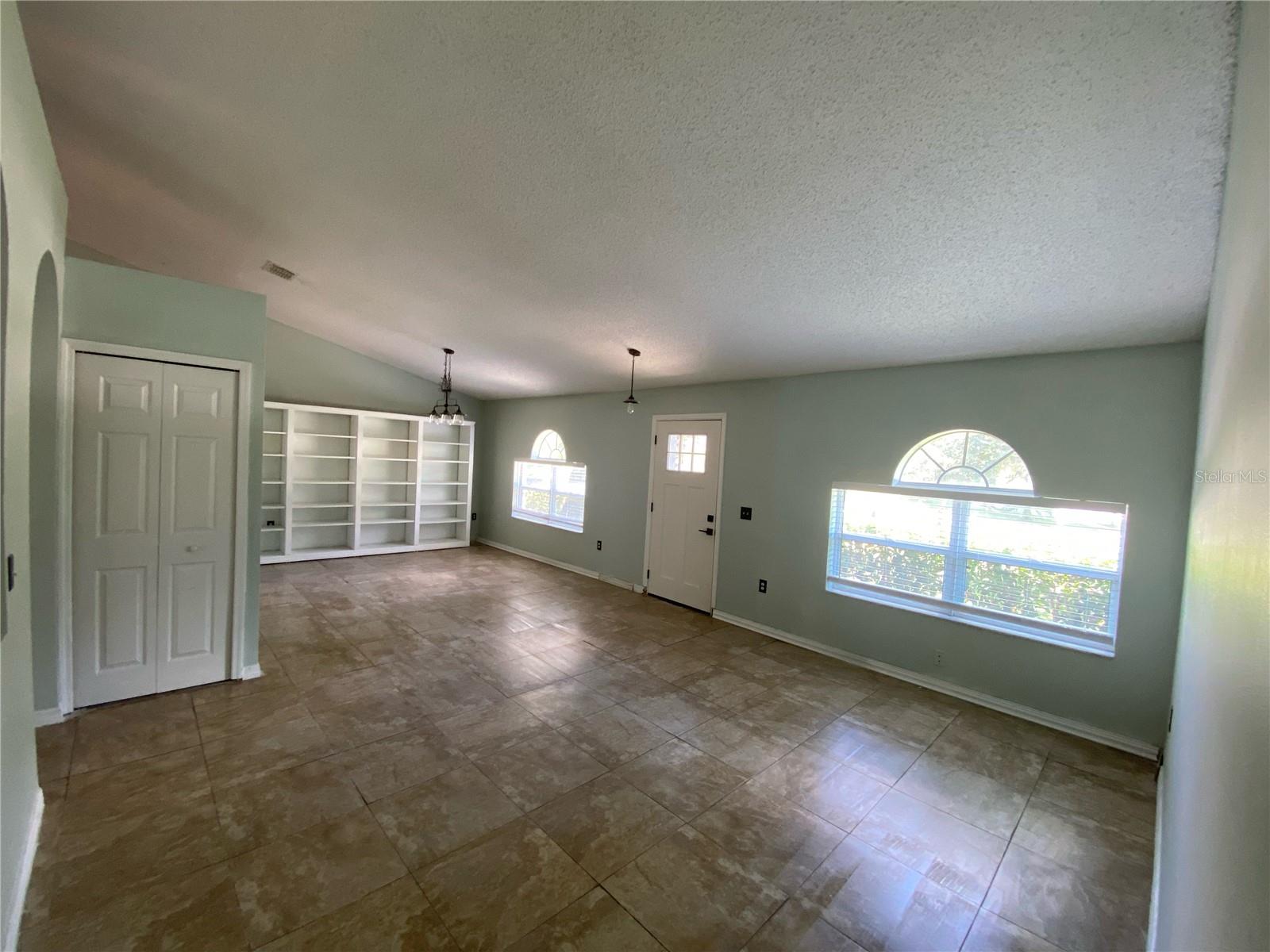 GROVELAND EAGLE PINES - Residential Lease