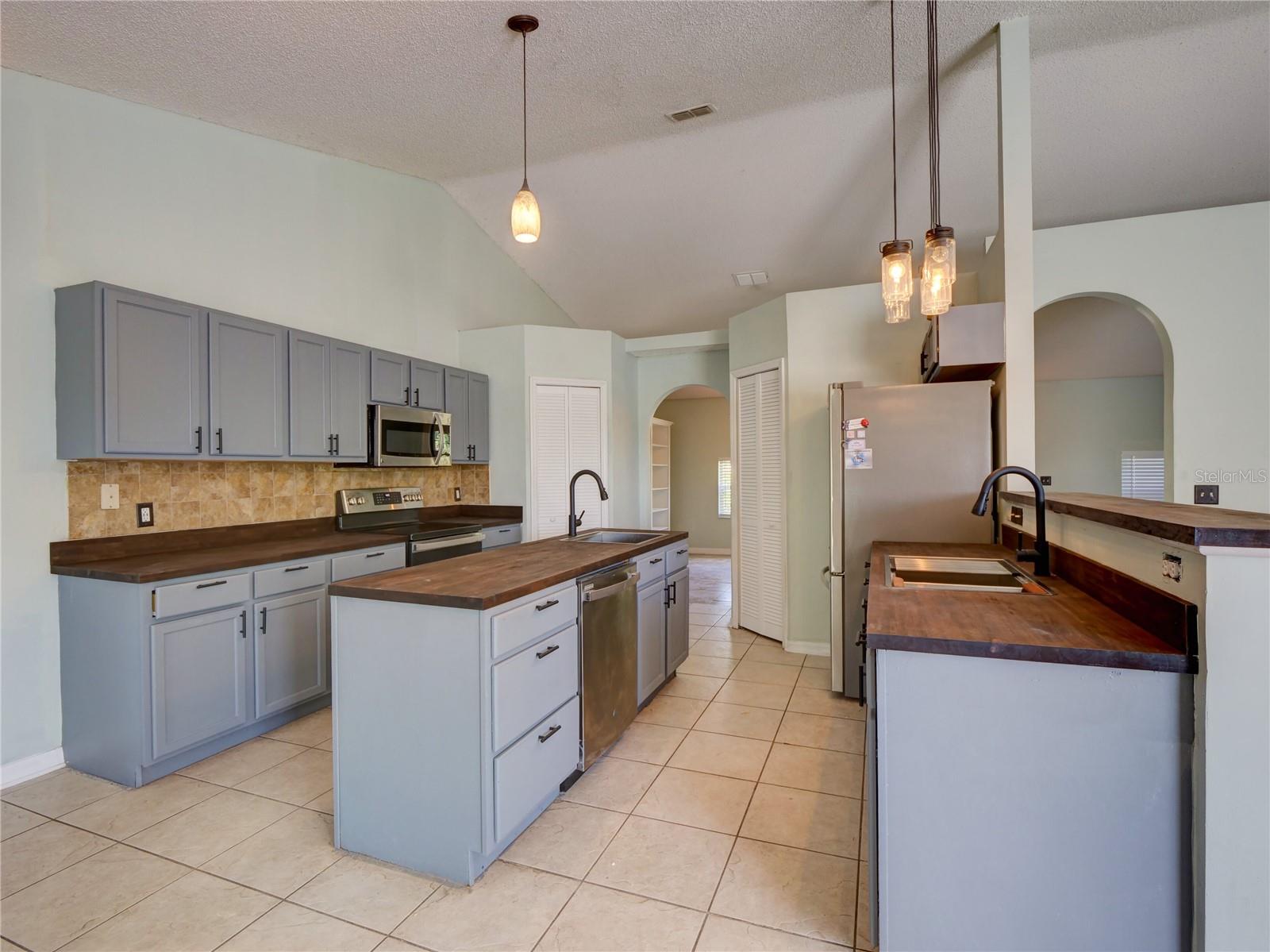 GROVELAND EAGLE PINES - Residential Lease