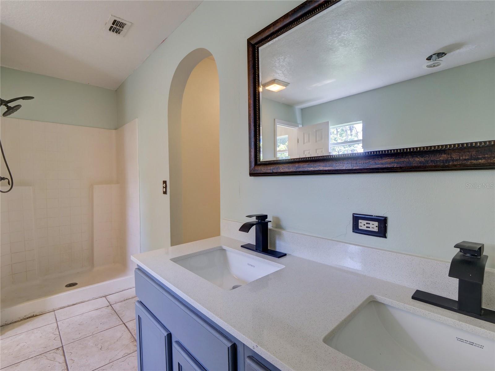 GROVELAND EAGLE PINES - Residential Lease