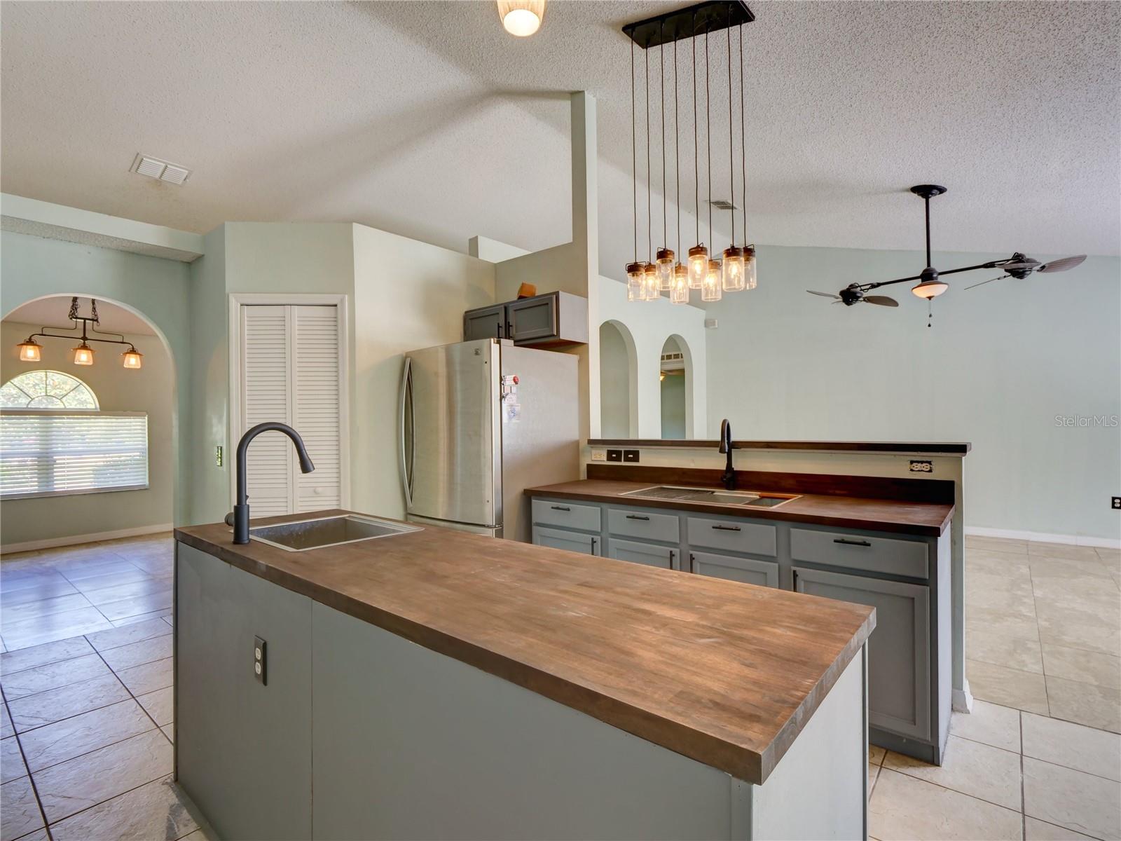 GROVELAND EAGLE PINES - Residential Lease