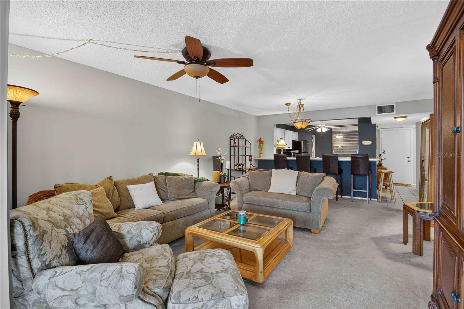 755 OAKVIEW DRIVE