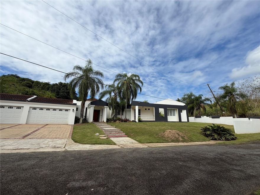 Beautiful and spacious residence located in Paraíso de Santa Bárbara Urbanization in Gurabo, ideal for those seeking comfort, privacy, and ample indoor and outdoor spaces.

The property features approximately 4,000 square feet of construction and sits on a 1,583 m² lot approx., offering an excellent layout and perfect areas for family enjoyment and entertainment. Additionally, it boasts a prime location with easy access to PR-30, providing convenient connectivity to major roads and nearby areas.

The property is fully furnished inside and gated on the exterior with a security entrance gate. ?The outdoor area is one of the main highlights, with spaces designed to enjoy Puerto Rico’s tropical climate, including a pool, terrace, and a cozy gazebo ideal for gatherings and social activities. 

? Layout:
3 bedrooms (all with air conditioning)
Office/Library with private terrace
5 bathrooms (including one in the pool area)
Spacious living room
Dining room
Equipped kitchen
Garage for 4 covered vehicles + 4 uncovered

Additional Features:
Private pool
40 kW power generator
1,000-gallon water cistern
Air conditioning in all bedrooms and common areas
Fully equipped and furnished property
Backyard terrace
Gazebo ideal for entertainment
Gated property with security gate

A residence that combines spacious living, privacy, and recreational areas, perfect for enjoying with family or hosting guests in a comfortable and welcoming environment.

Ideal as a primary residence or investment property, currently generating income through short-term rentals.