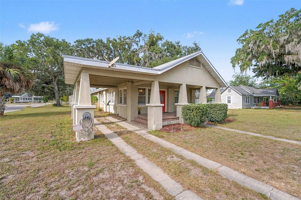 Photo of 21 N French Avenue, Fort Meade, FL 33841 (MLS # TB8455428)