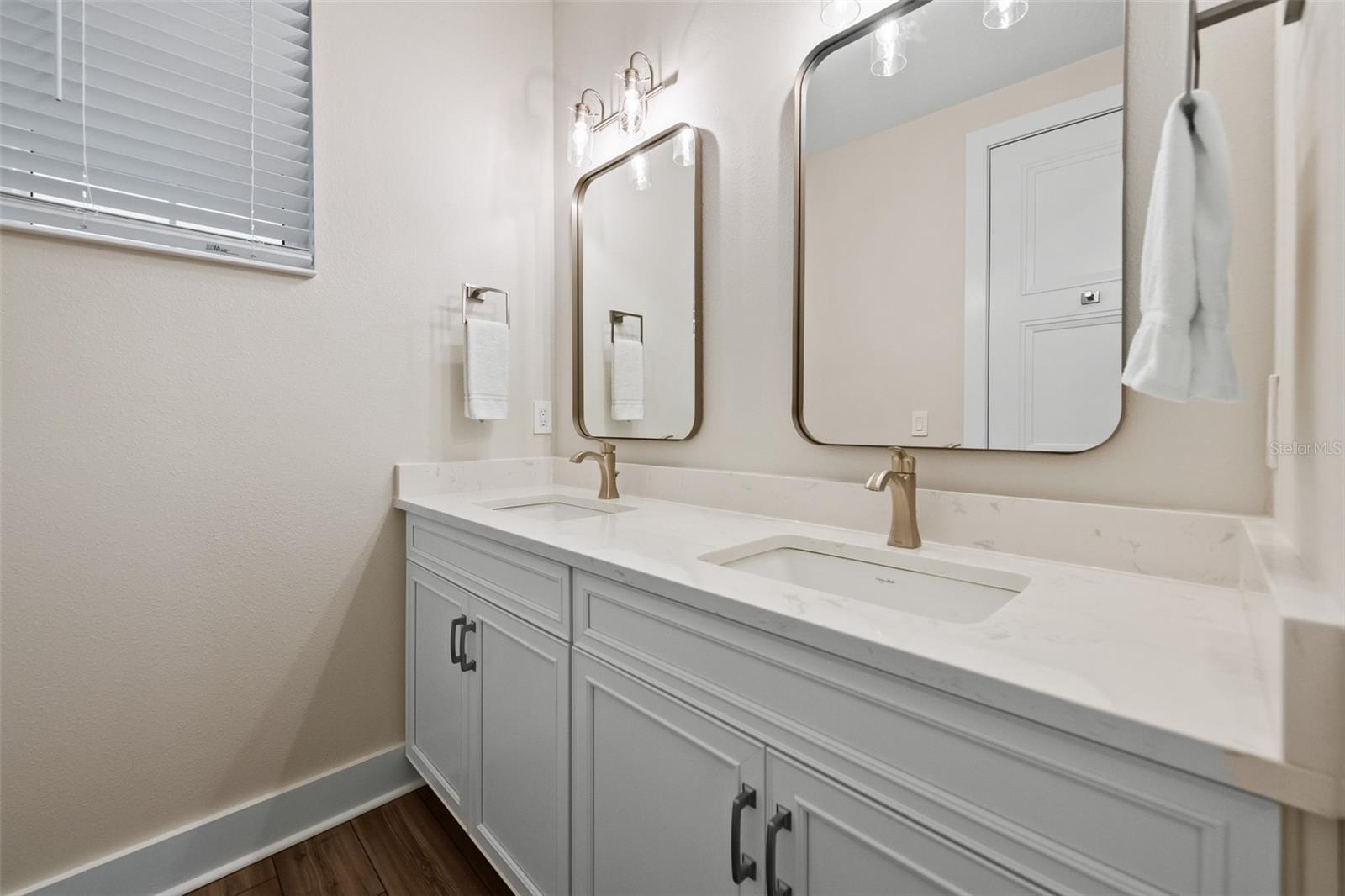 HUNTERS POINT - Residential