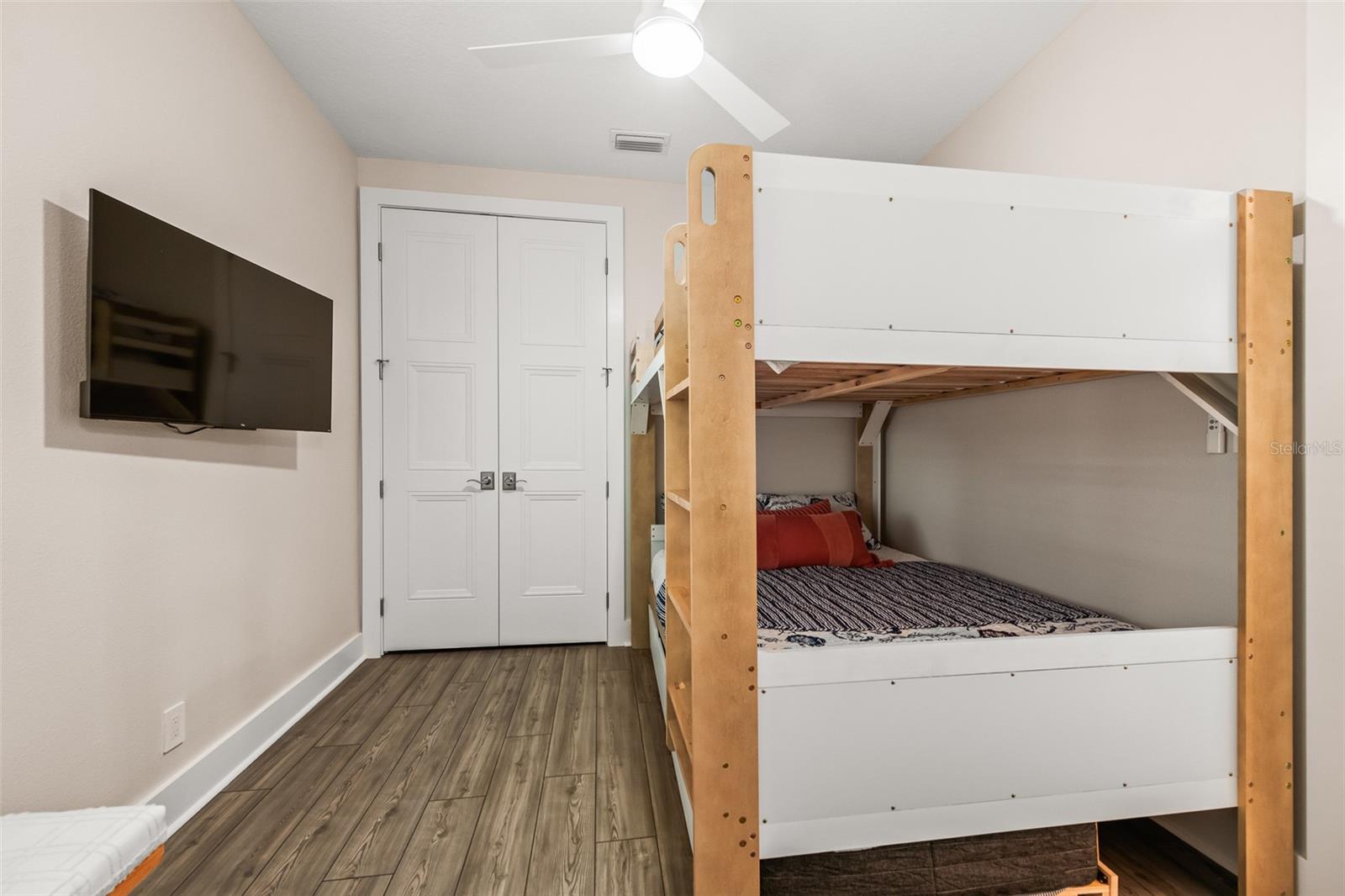 HUNTERS POINT - Residential