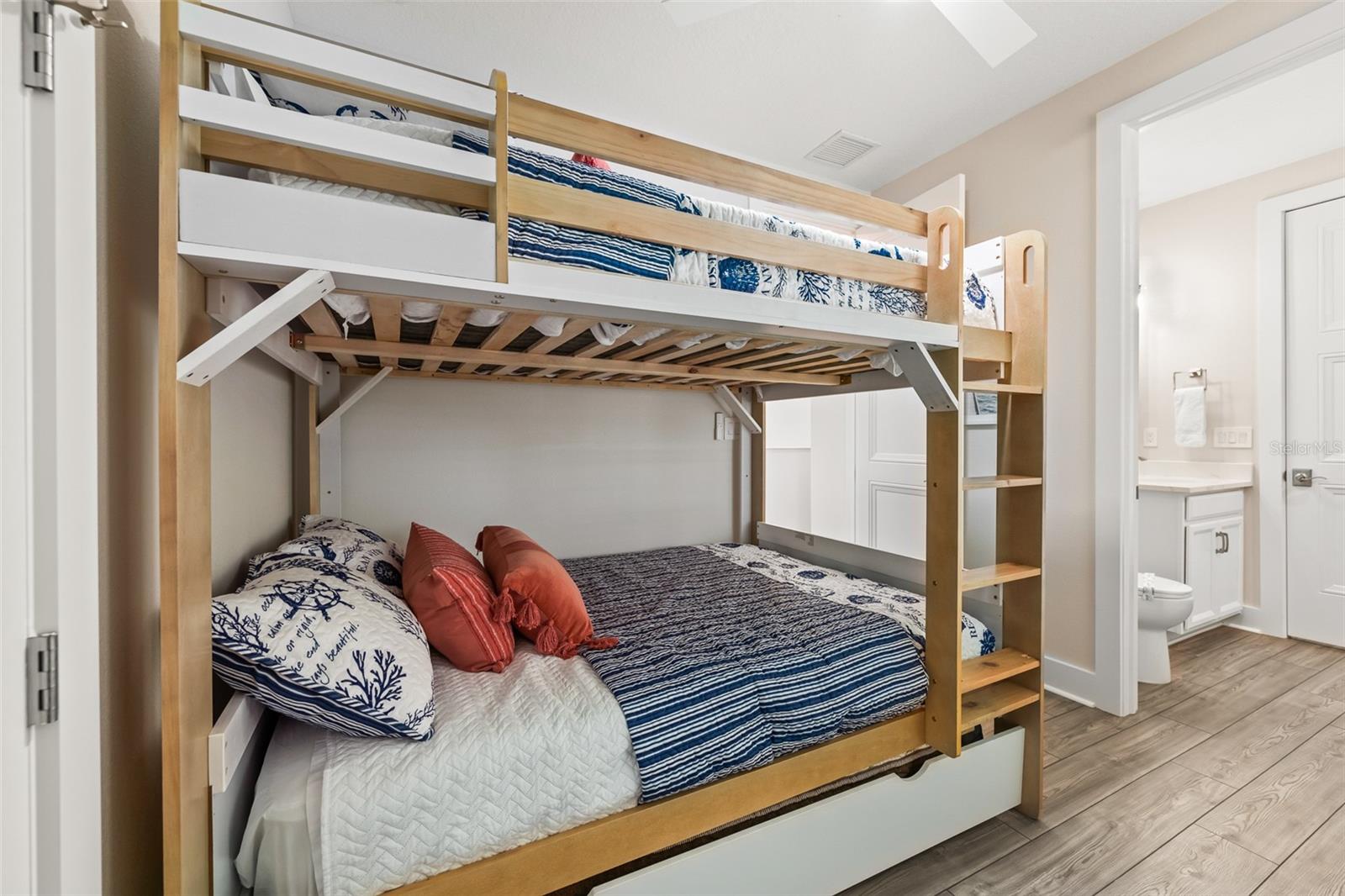 HUNTERS POINT - Residential