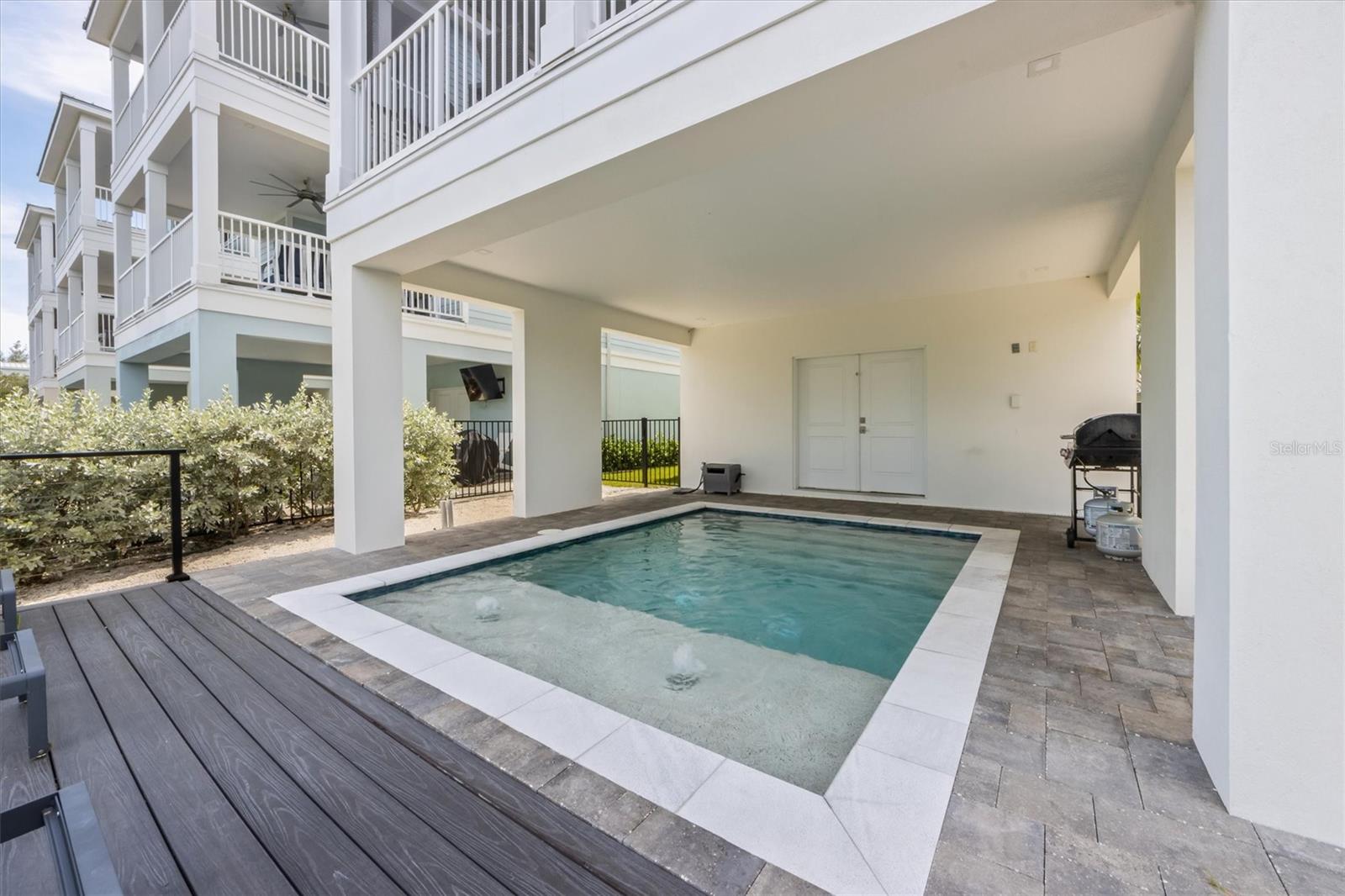 HUNTERS POINT - Residential