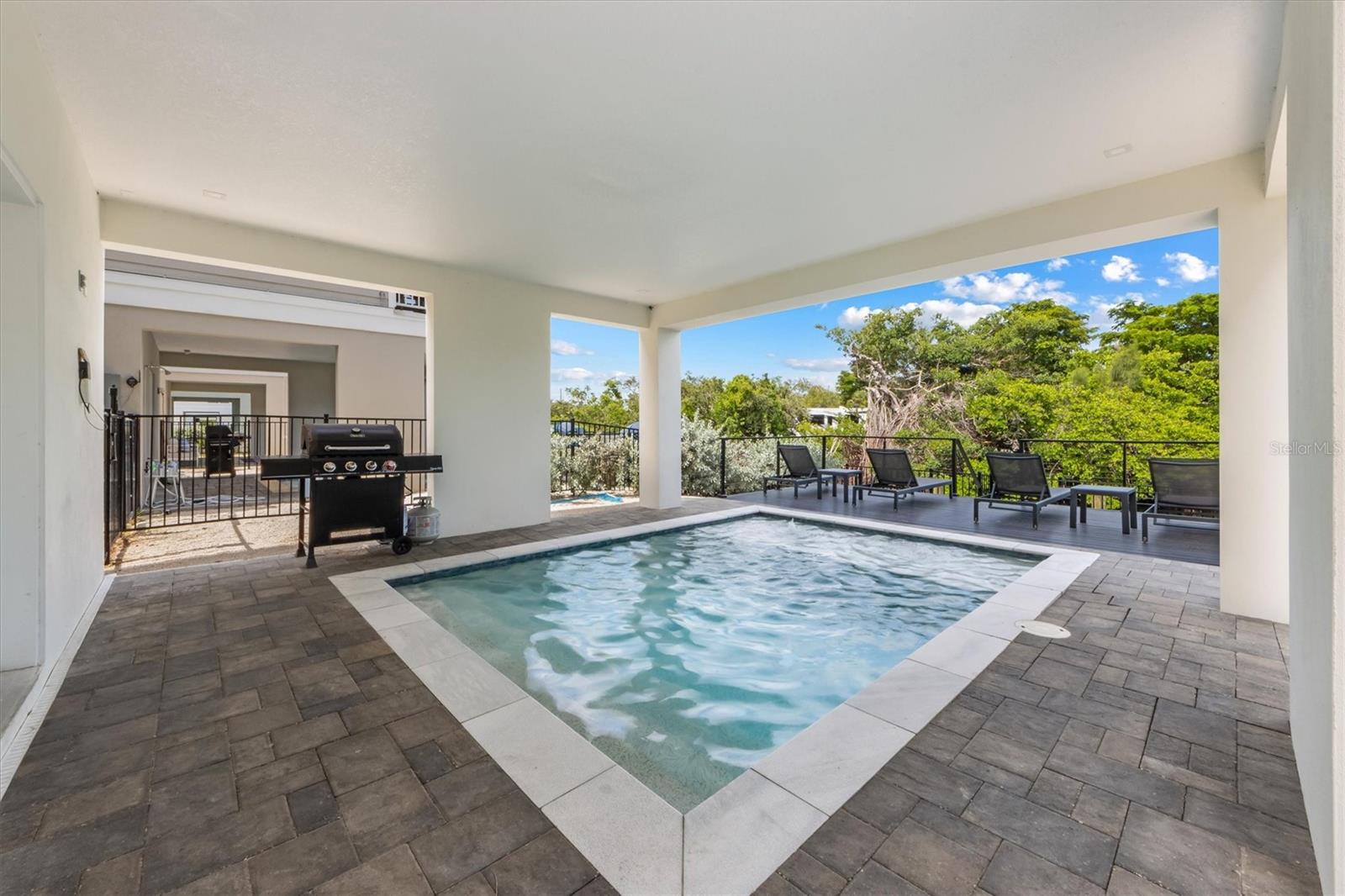 HUNTERS POINT - Residential