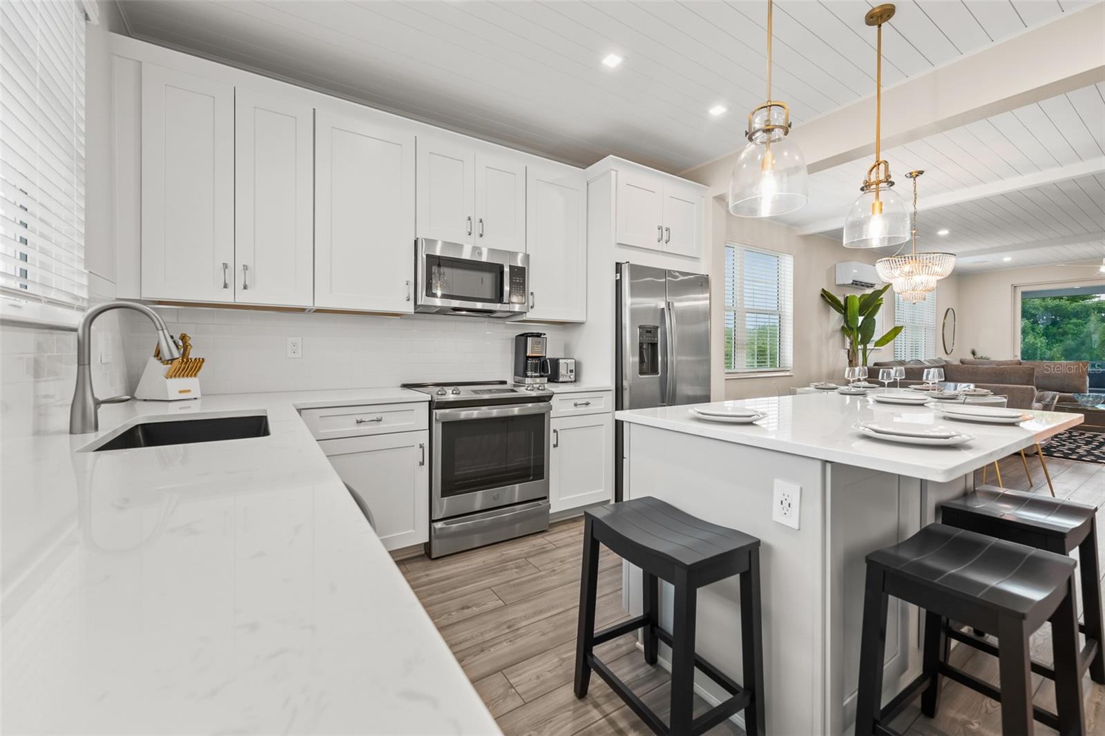 HUNTERS POINT - Residential