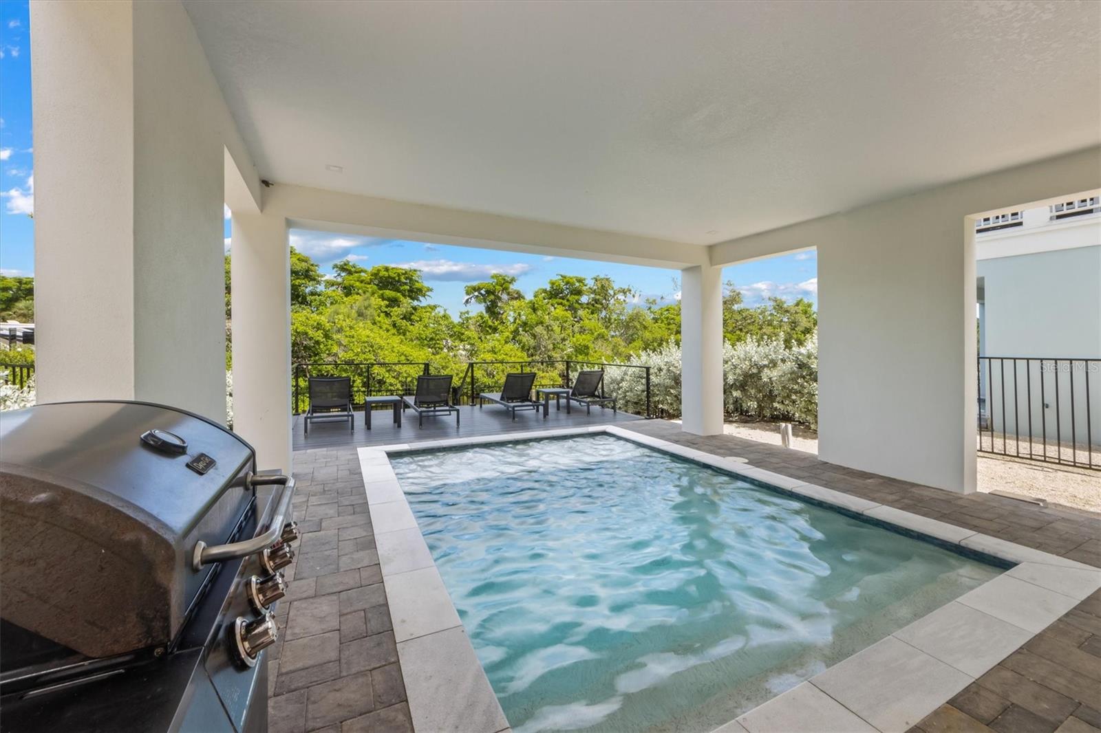 HUNTERS POINT - Residential