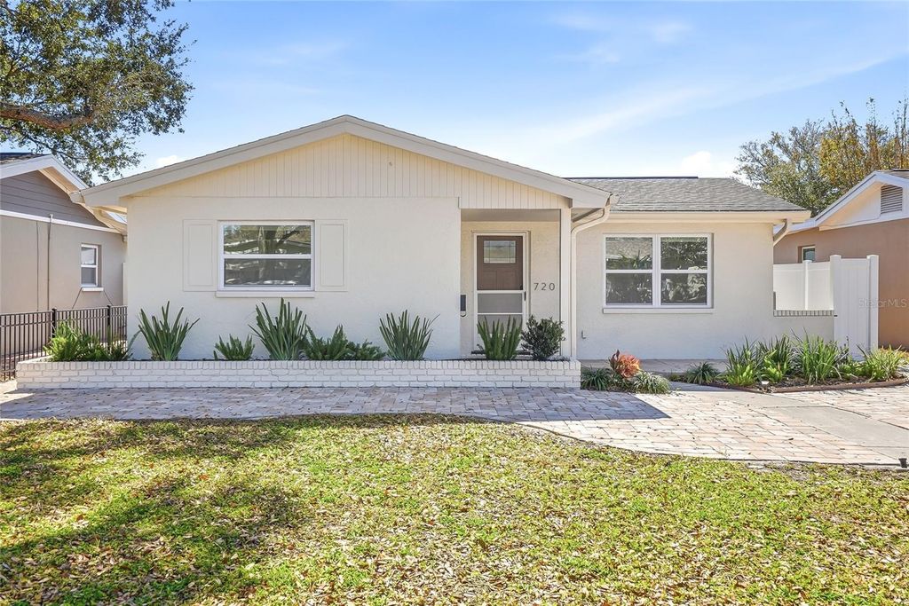 Photo of 720 43rd Avenue N, St Petersburg, FL 33703 (MLS # TB8475061)