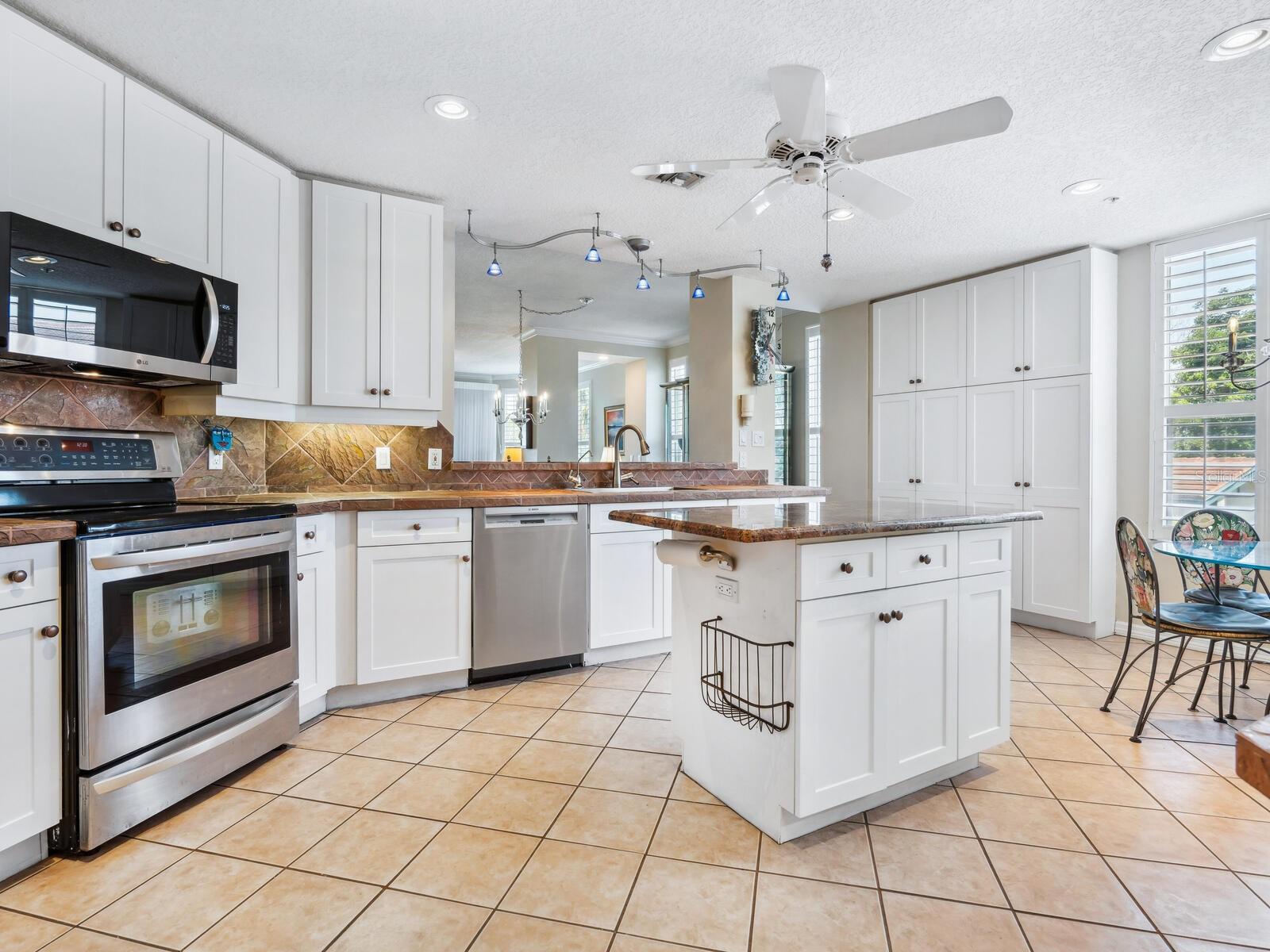 EAGLES POINT AT THE LANDINGS 1 - Residential