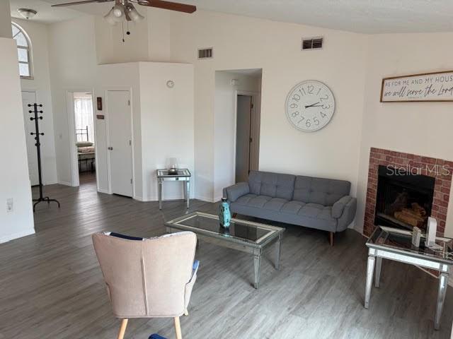 LAKESTHE 02 - Residential