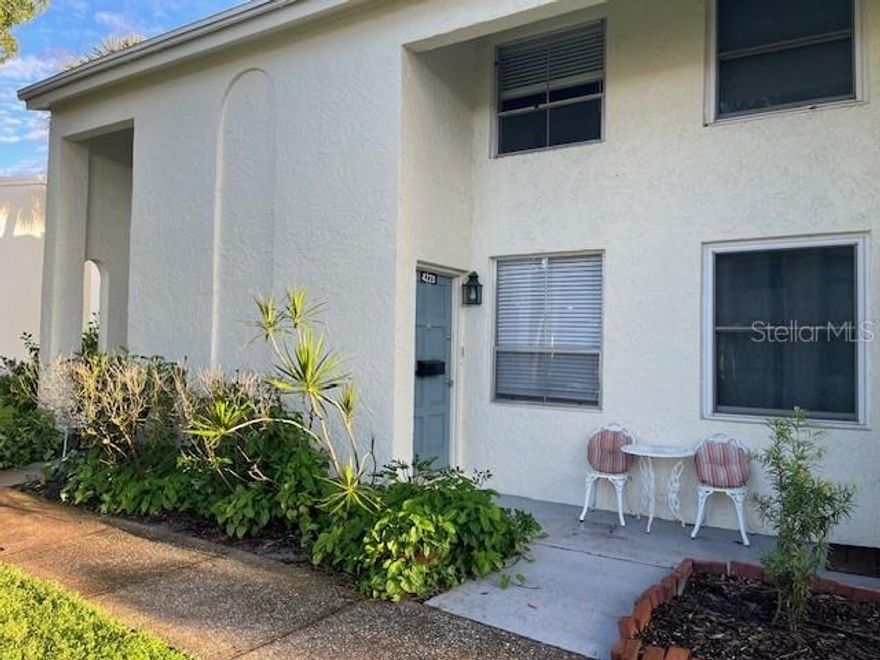 Proud to present this well-maintained 2bed/1.5bath, 1,044 sqft townhouse located in the highly desirable South Tampa Villas community that offers many amenities including community pool, basketball court, park and playground. Easy access to everything including MacDill AFB, Gandy Blvd, Bayshore Blvd, Westshore Blvd, downtown Tampa, Ballast point, hospitals, schools, shopping, restaurants, etc. Low $191.95 monthly HOA fee covers water, sewer and trash. Other features include newer laminate floors, granite countertops, fresh carpet and paint, eating space in kitchen, stackable washer/dryer, private back patio with storage closet, assigned parking space and more! Seller will respond to all offers the same day so hurry! This one will not last long! Call, view and make offer today!