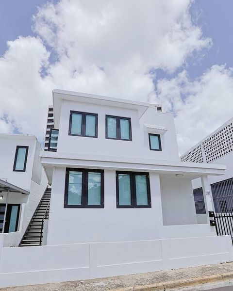 1717 CALLE COLON SANTURCE  00911