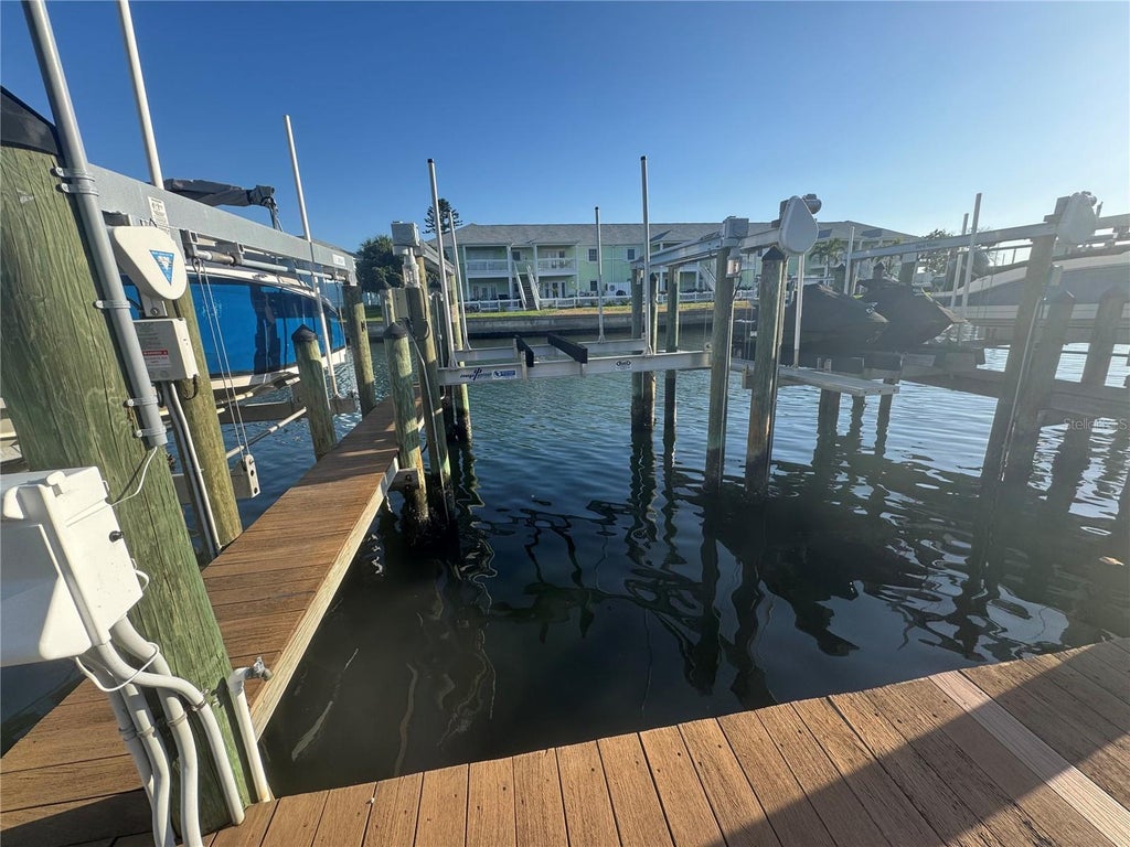 Photo of 33 SE Starfish Drive SE #33SS, St Petersburg, FL 33705 (MLS # TB8507809)