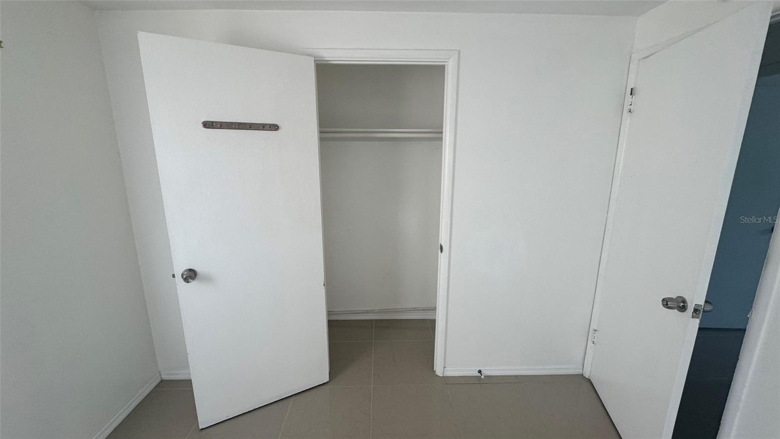 FAIRLAWN PARK MANOR - Residential Lease