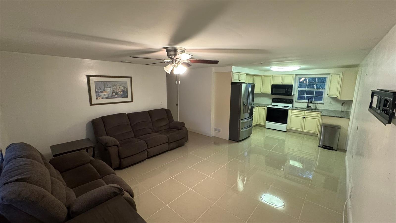 FAIRLAWN PARK MANOR - Residential Lease