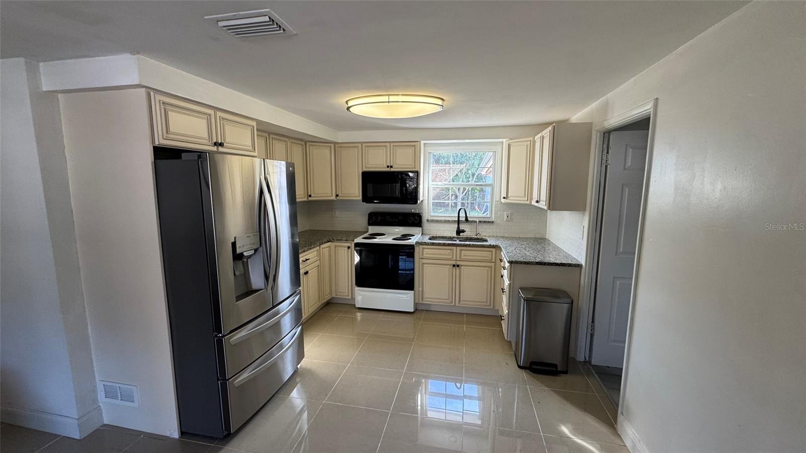 FAIRLAWN PARK MANOR - Residential Lease